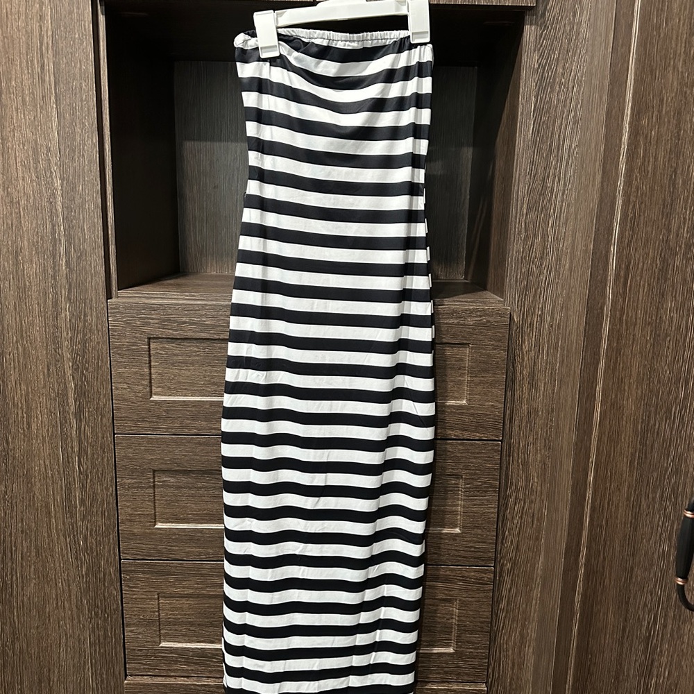 Black and White Striped Women's Strapless dress brand new unworn